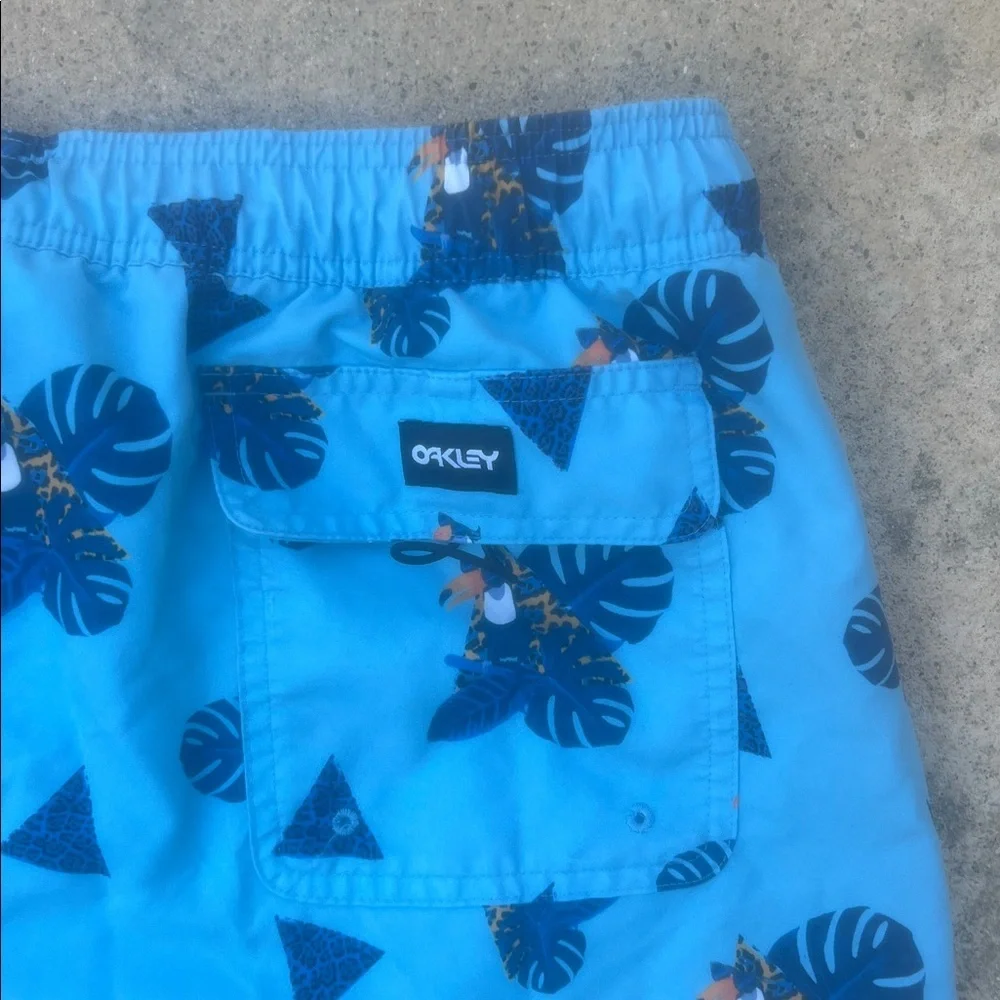 Oakley Toucan Tropics 16 Beach Blue Swim Trunks Shorts Men's Size XL